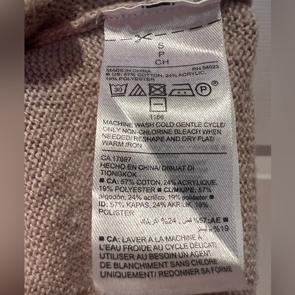 Old Navy ladies sweater - Picture 3 of 3